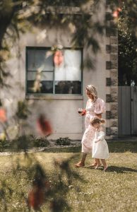 mets une Robe maman