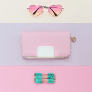 accessoires tendance avec une robe au printemps