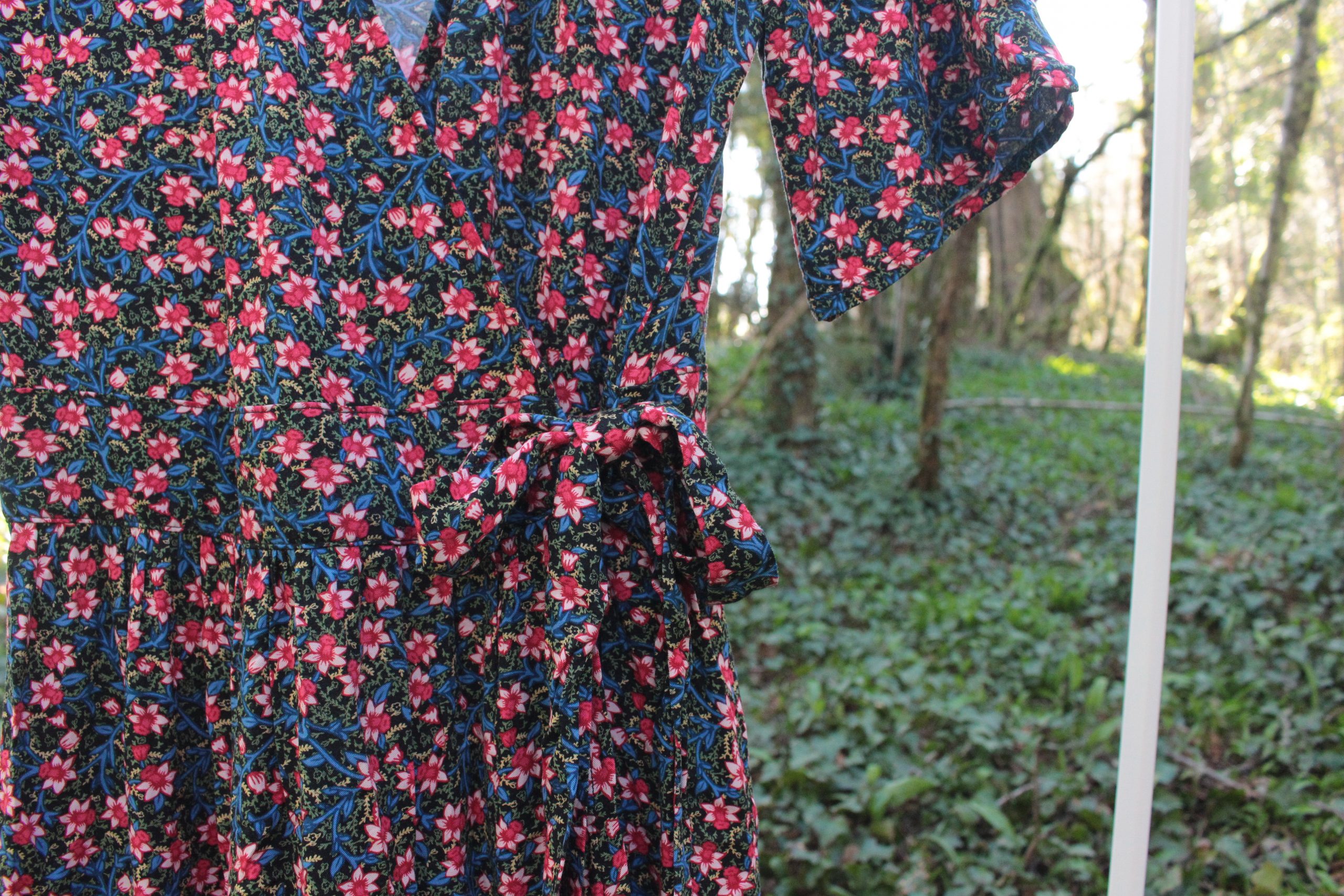 Robe portefeuille longue fleurie noire Monoprix Taille 36 – Image 3