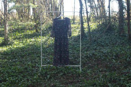 Robe empire noire fleurie manches voile Etam  Taille L 40