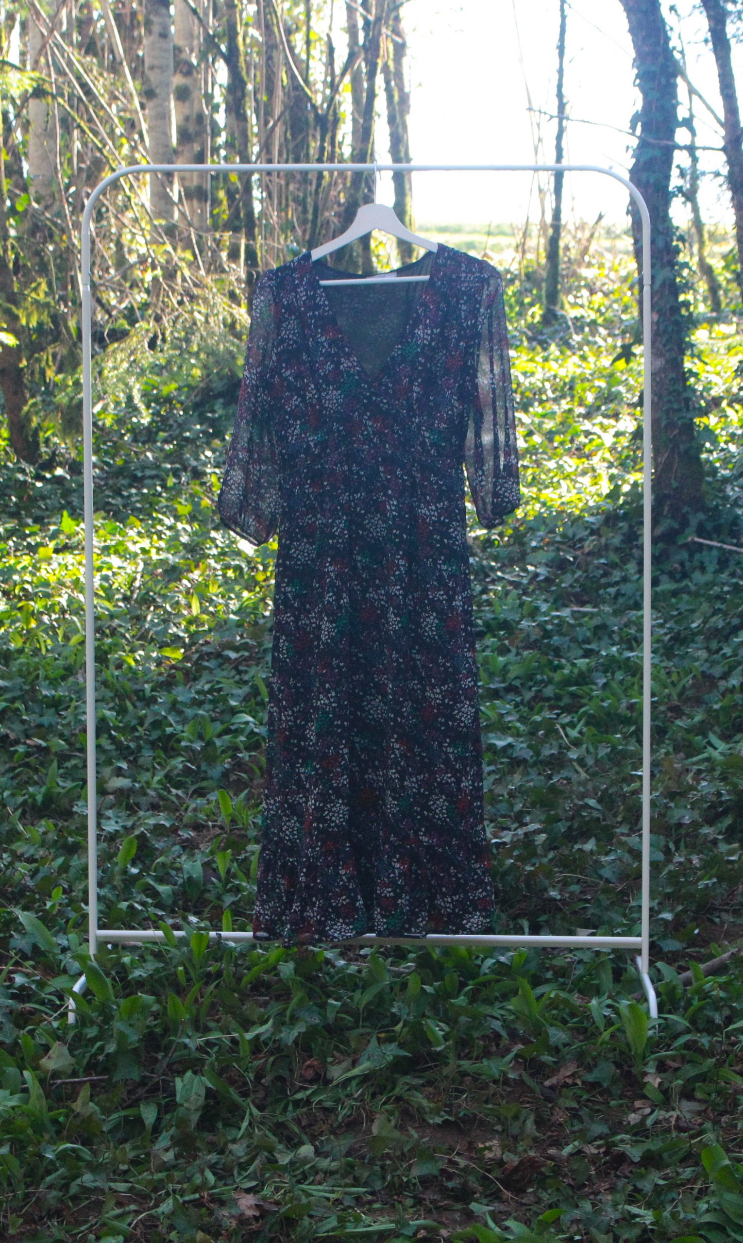 Robe empire noire fleurie manches voile Etam Taille L 40